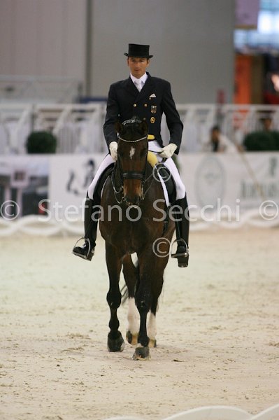 LAUGKS_MEGGLE\'S WELTTALL_MILANO_2011_SS2_2404.jpg